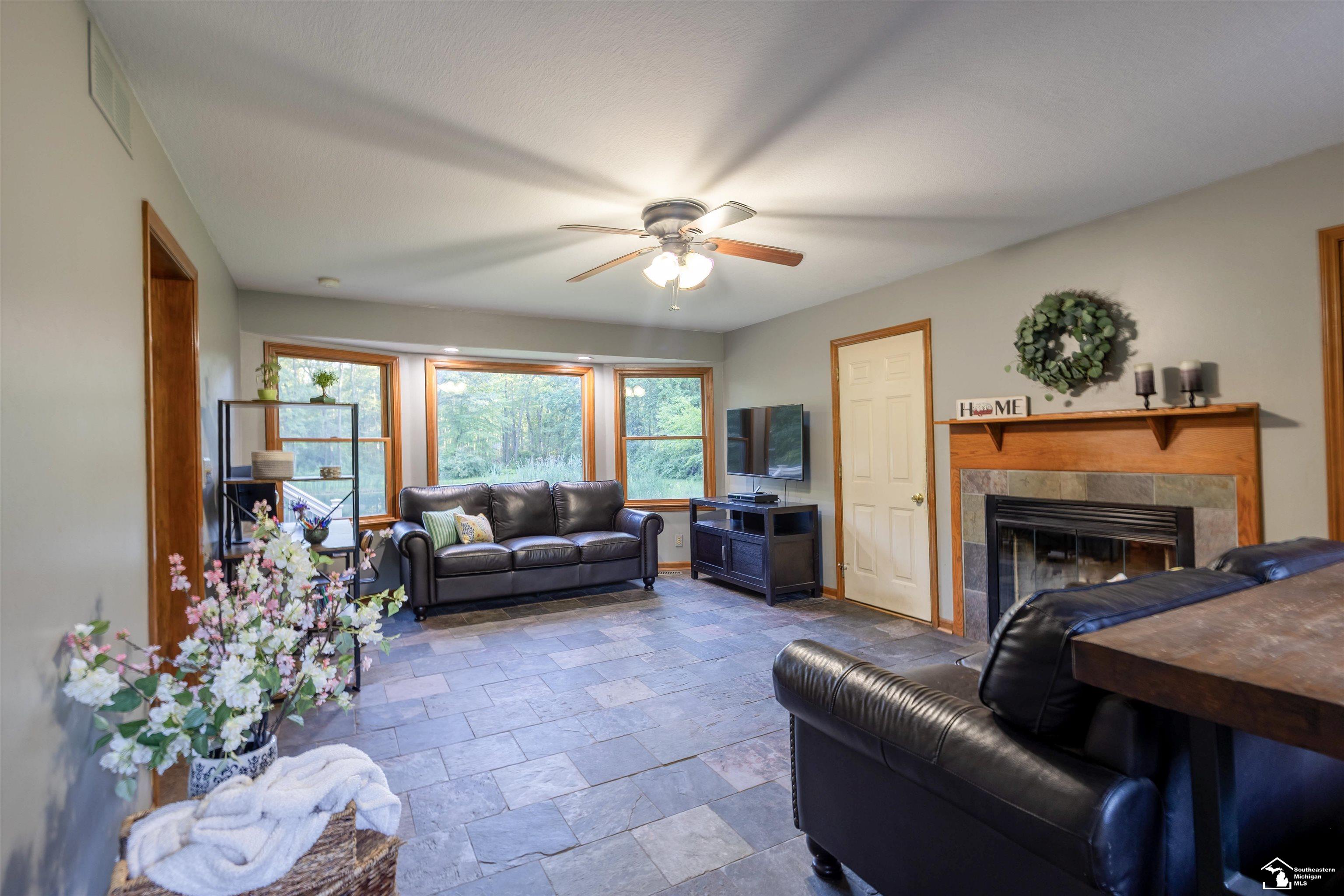 17399 Ida Center Road Petersburg, MI 49270 - Photo 8 of 35 50184562-b0bfa6dd-8f3a-473e-9882-440f648a78b8.JPG
