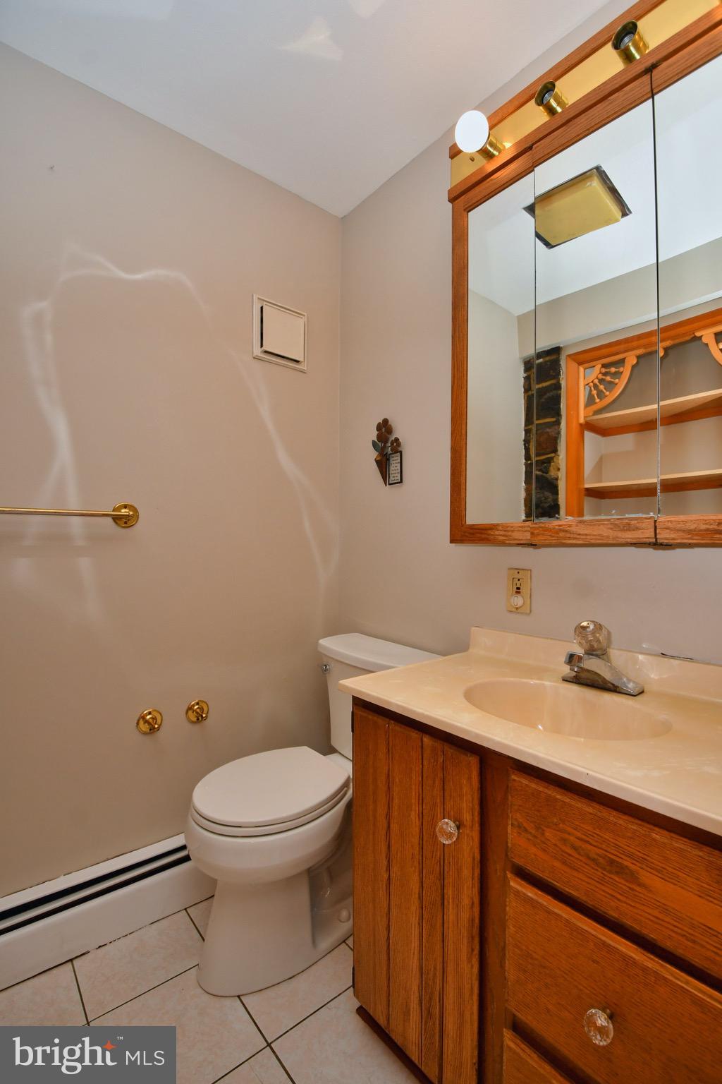 58 Broadship Road Baltimore, MD 21222 - Photo 16 of 40 Main level half bath off mud room.