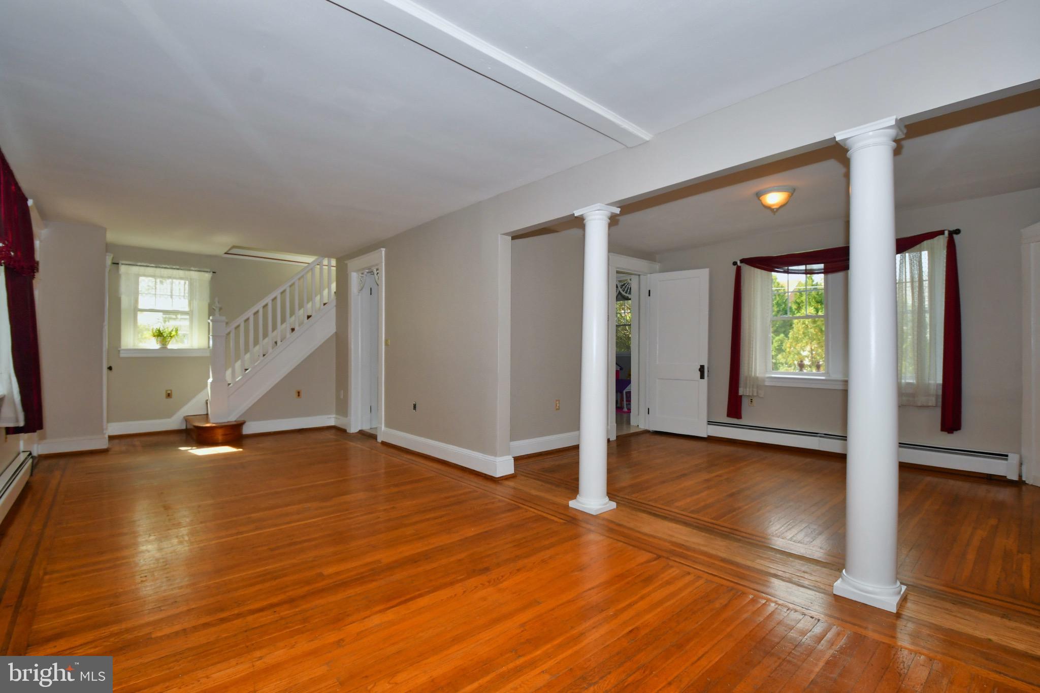 58 Broadship Road Baltimore, MD 21222 - Photo 4 of 40 Living room