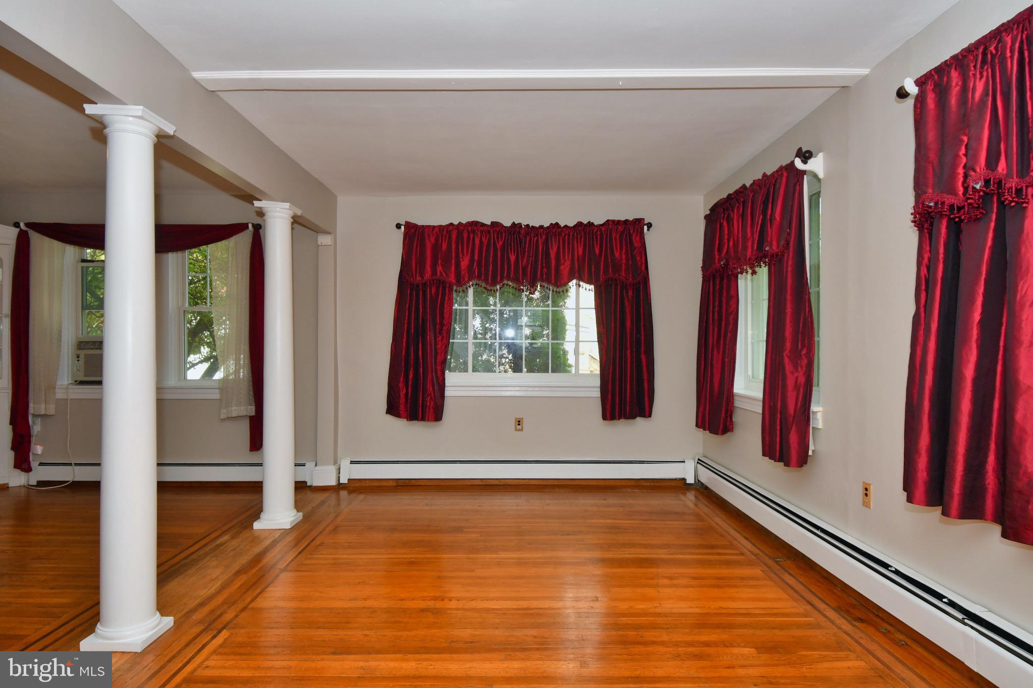 58 Broadship Road Baltimore, MD 21222 - Photo 5 of 40 Living room