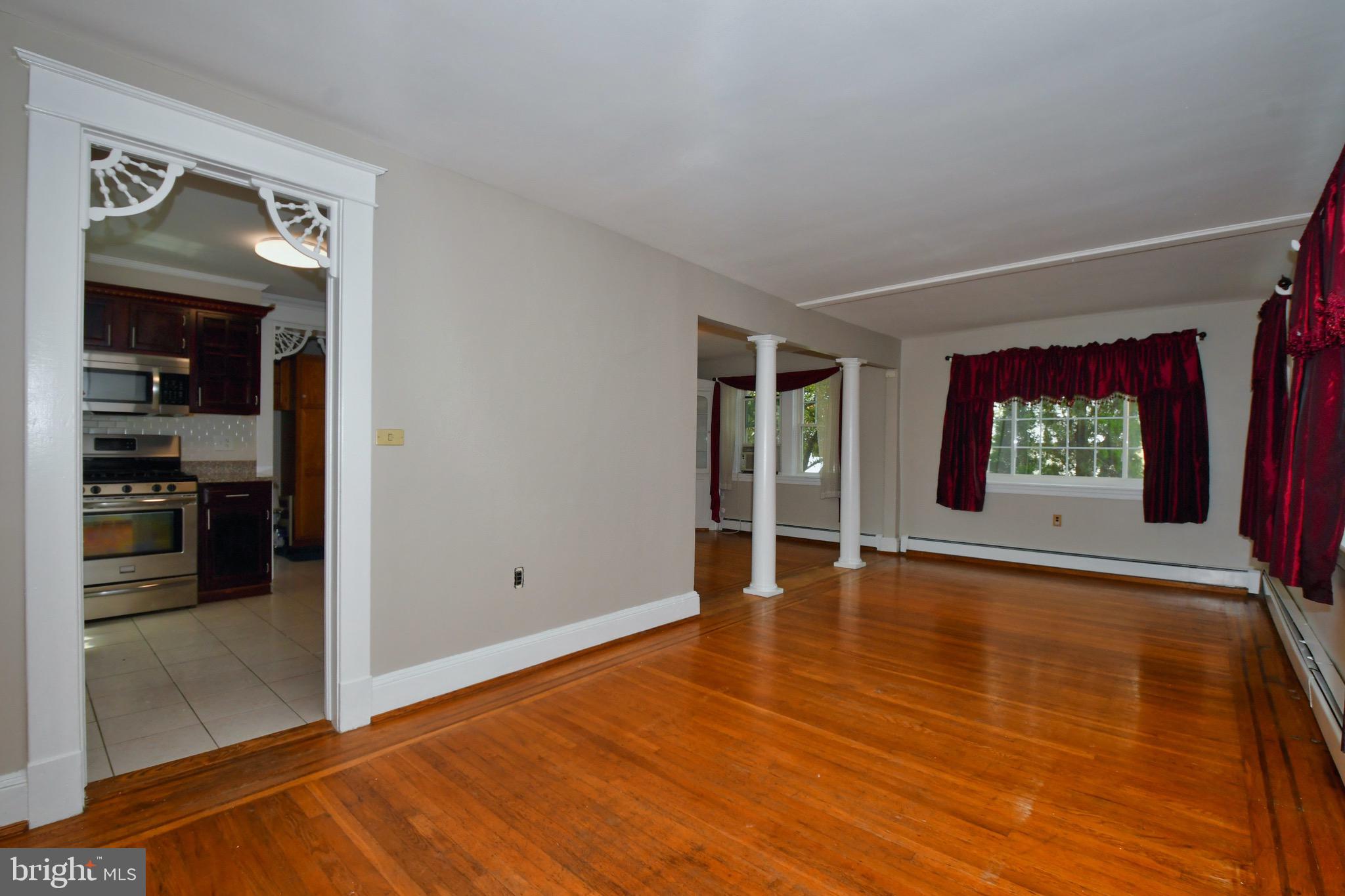 58 Broadship Road Baltimore, MD 21222 - Photo 7 of 40 Living room