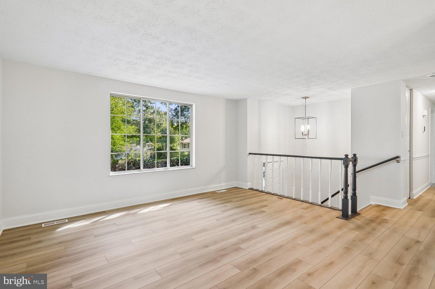 6612 Seward Road Bowie, MD 20720 - Photo 5 of 50 Living Room