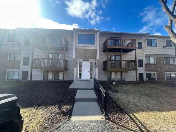 $1,550 | 30042 West 12 Mile Road, Unit 56, Farmington, MI 48334