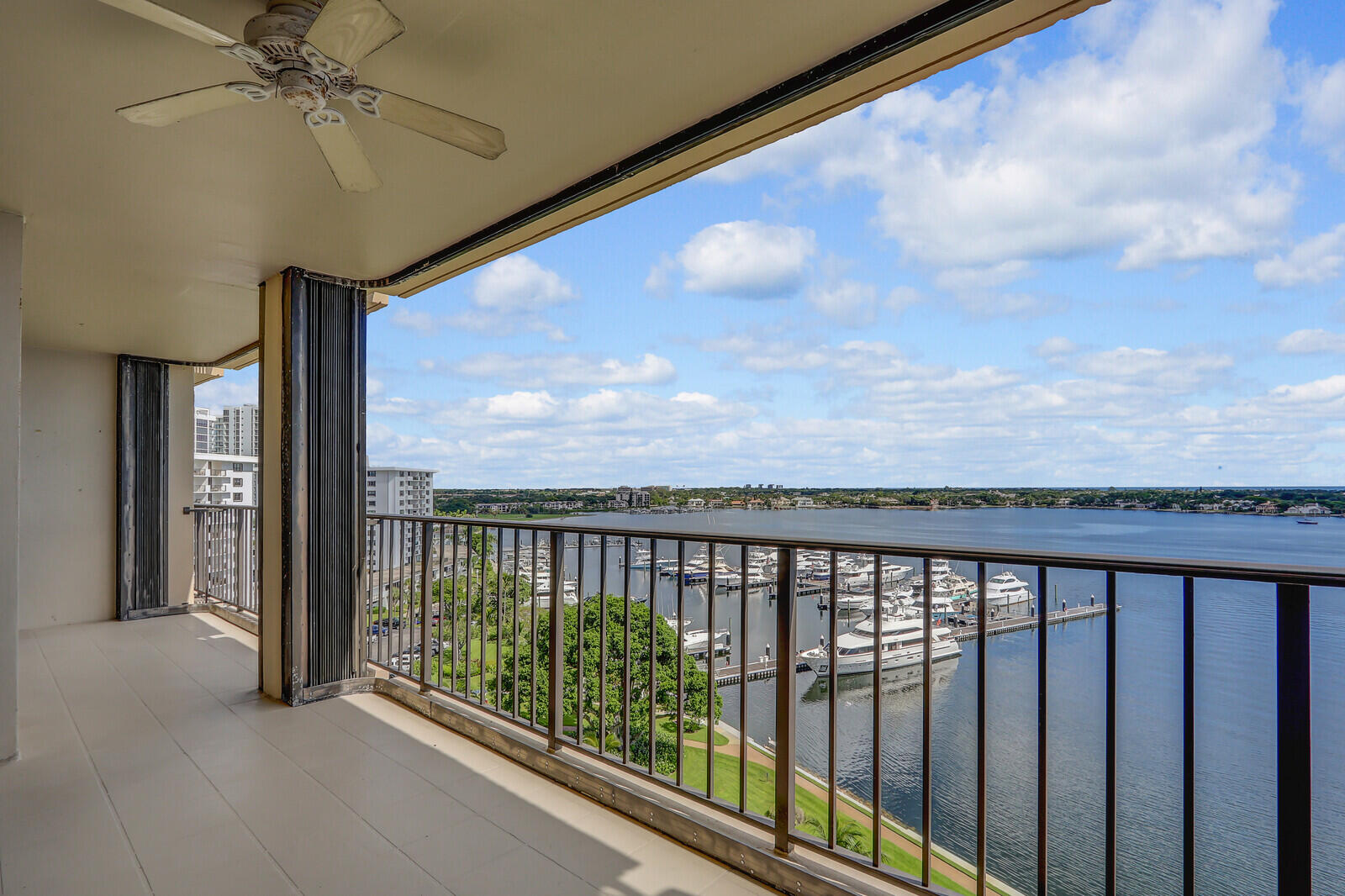 132 Lakeshore Drive, Unit 1117 North Palm Beach, FL 33408 - Photo 25 of 35