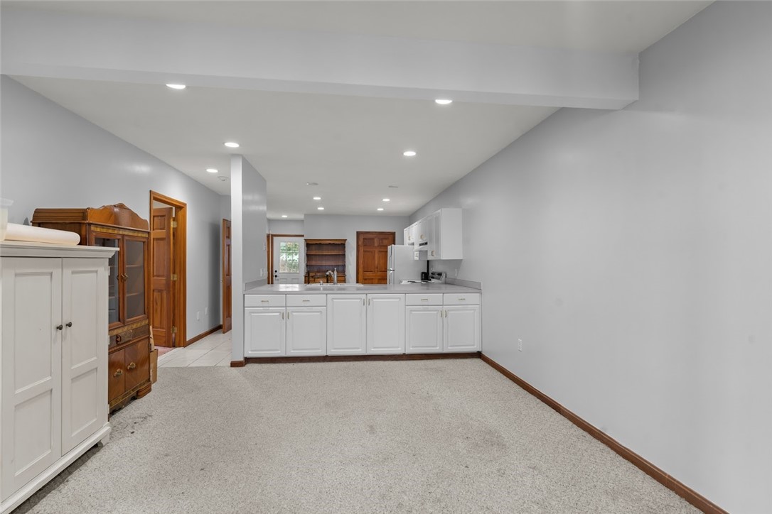 385 Olney Arnold Road Cranston, RI 02921 - Photo 3 of 50 Gallery Image 3