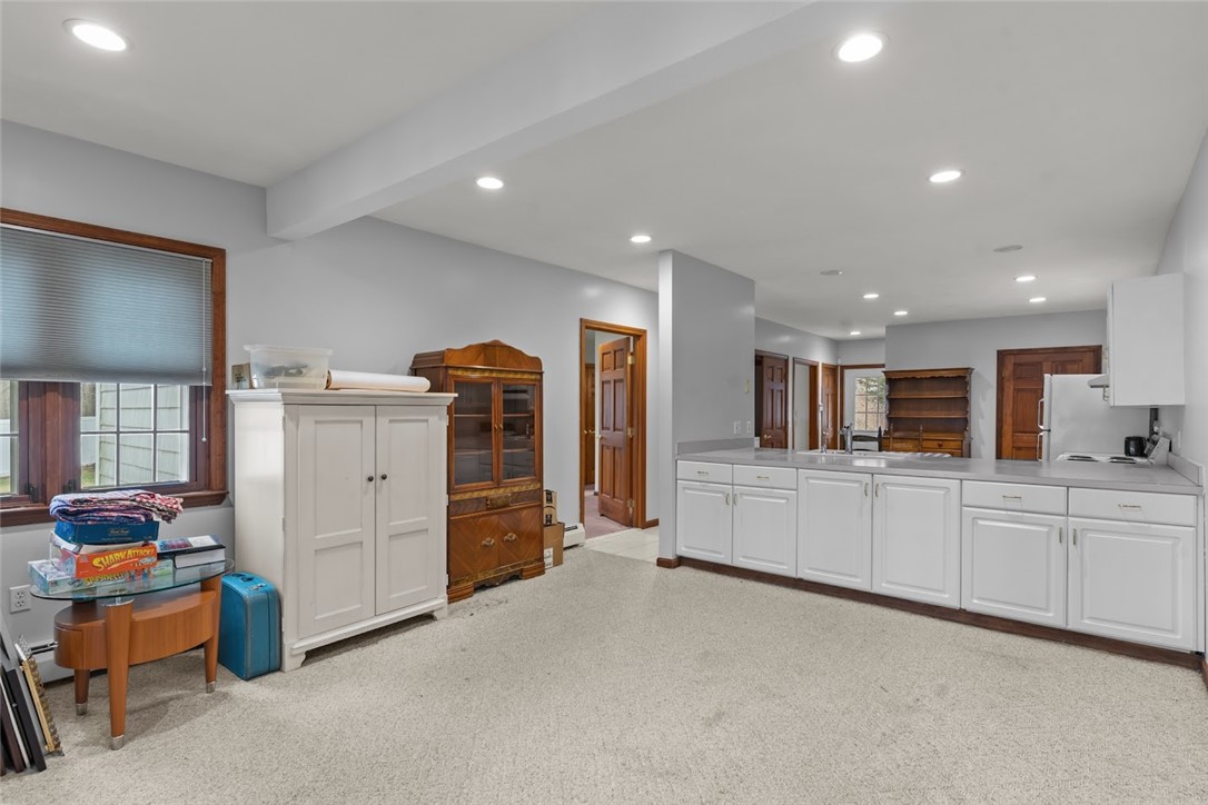 385 Olney Arnold Road Cranston, RI 02921 - Photo 4 of 50 Gallery Image 4