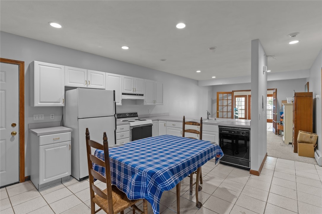385 Olney Arnold Road Cranston, RI 02921 - Photo 6 of 50 Gallery Image 6
