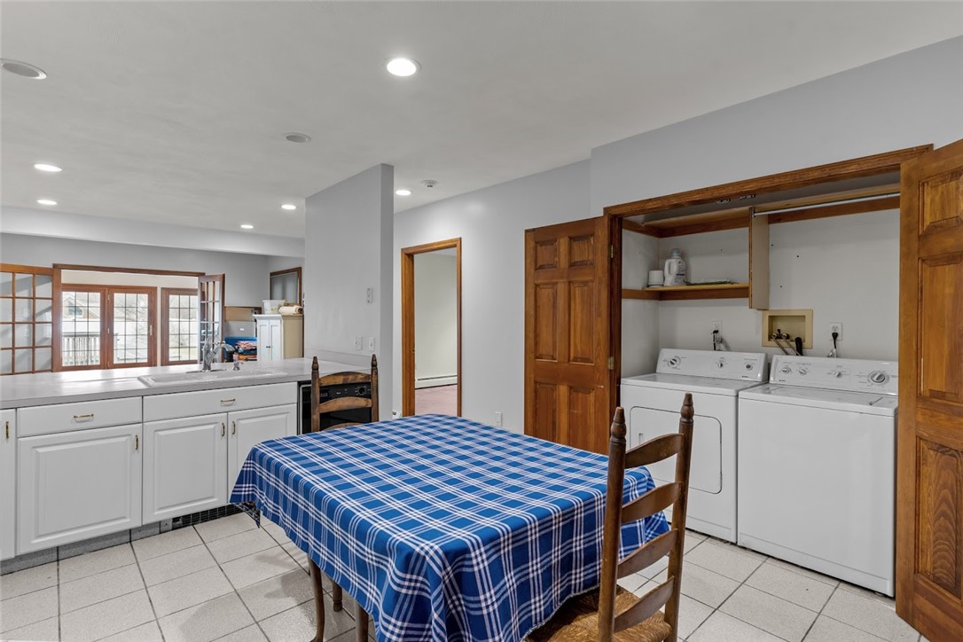 385 Olney Arnold Road Cranston, RI 02921 - Photo 7 of 50 Gallery Image 7