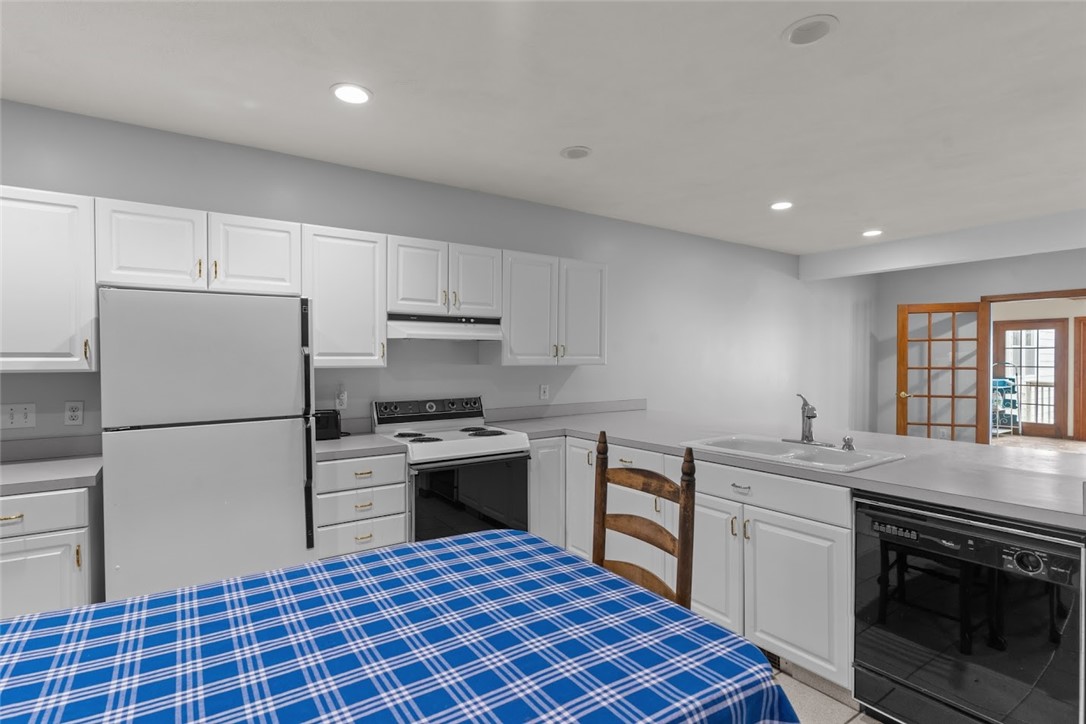 385 Olney Arnold Road Cranston, RI 02921 - Photo 8 of 50 Gallery Image 8