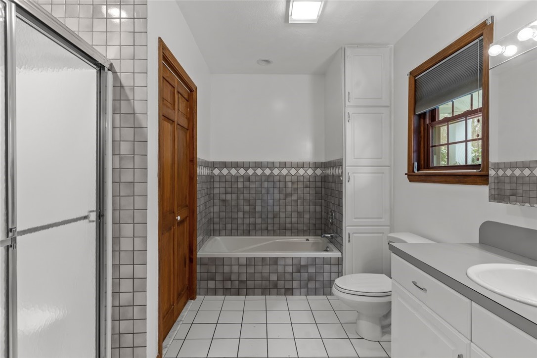 385 Olney Arnold Road Cranston, RI 02921 - Photo 10 of 50 Gallery Image 10