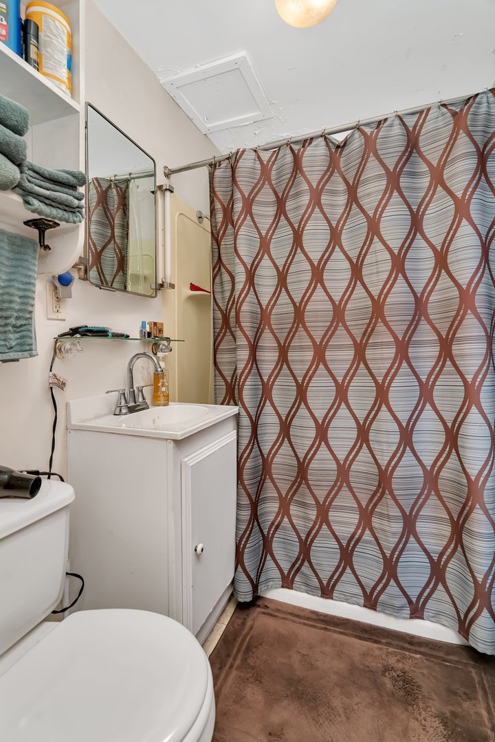 107 North Elm Street Gardner, IL 60424 - Photo 28 of 40 a bathroom with a sink and a toilet