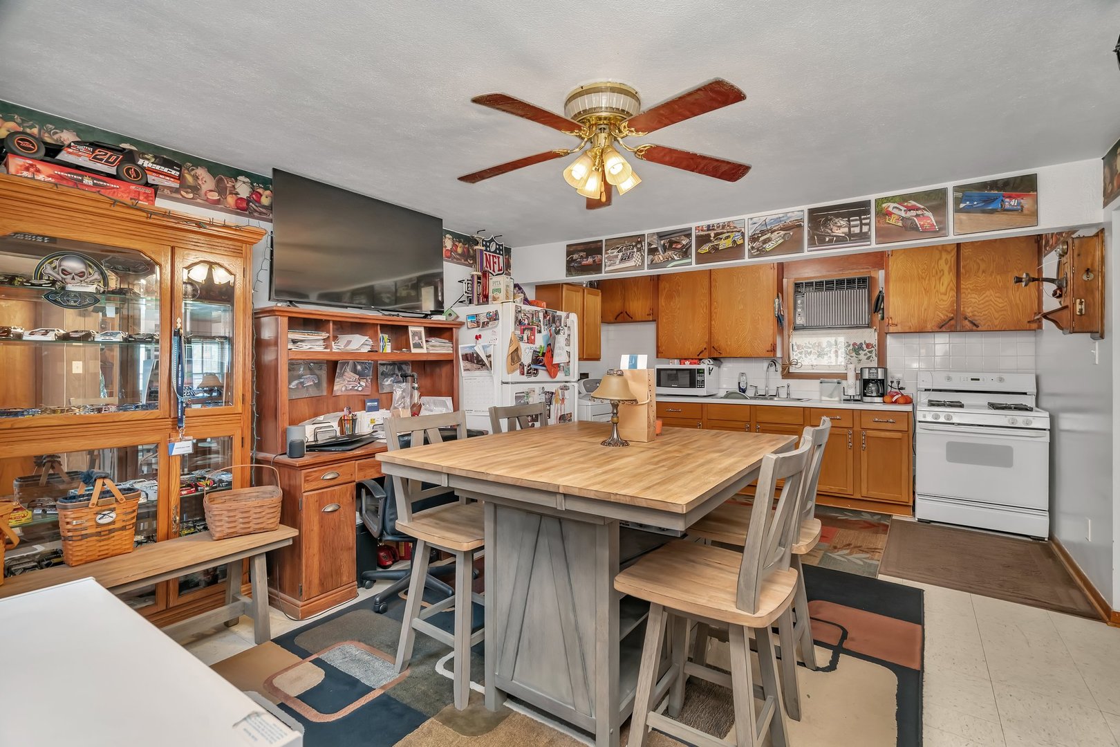 107 North Elm Street Gardner, IL 60424 - Photo 32 of 40 a dining table with chairs and window