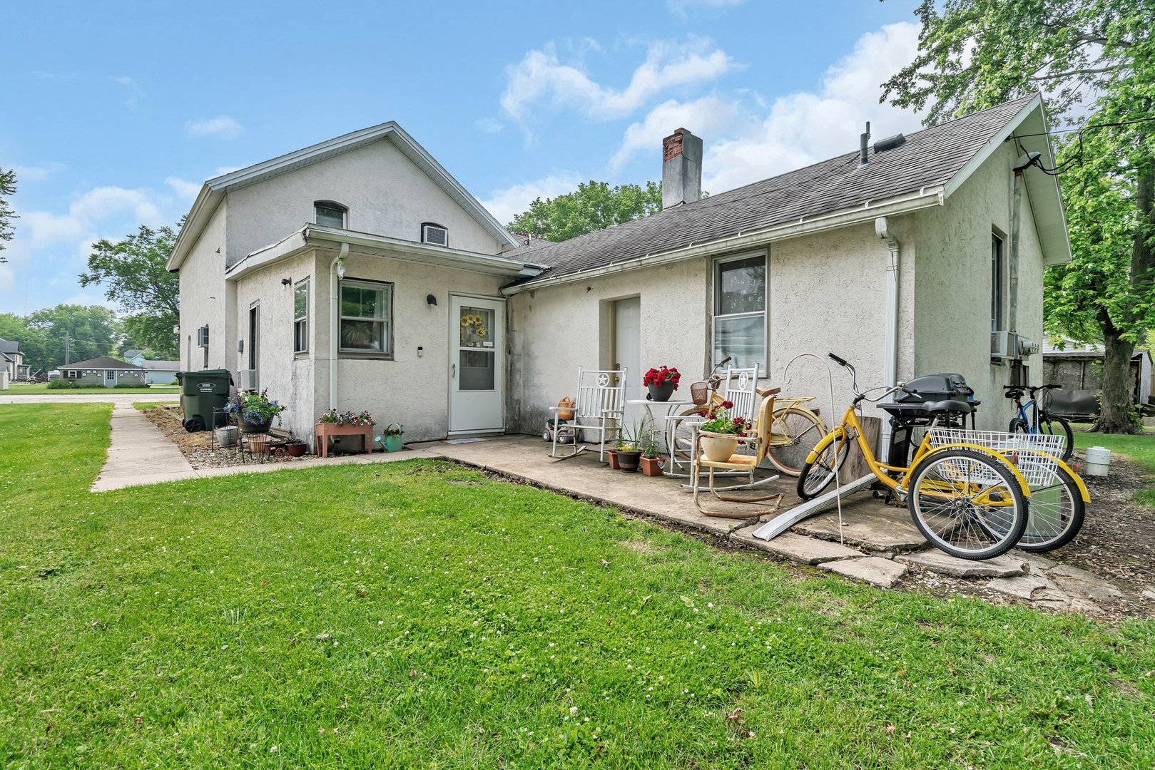 107 North Elm Street Gardner, IL 60424 - Photo 10 of 40 a front view of house with yard and outdoor seating