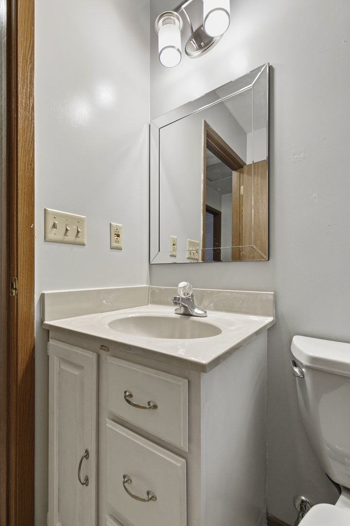 4704 9th Street, Unit 2 East Moline, IL 61244 - Photo 17 of 36