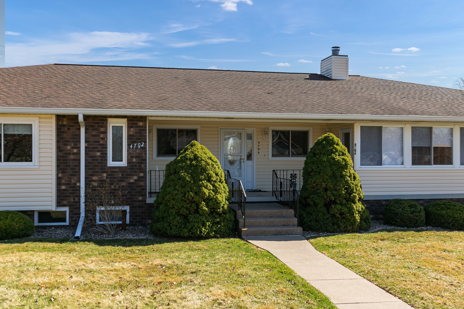 4704 9th Street, Unit 2 East Moline, IL 61244 - Photo 2 of 36