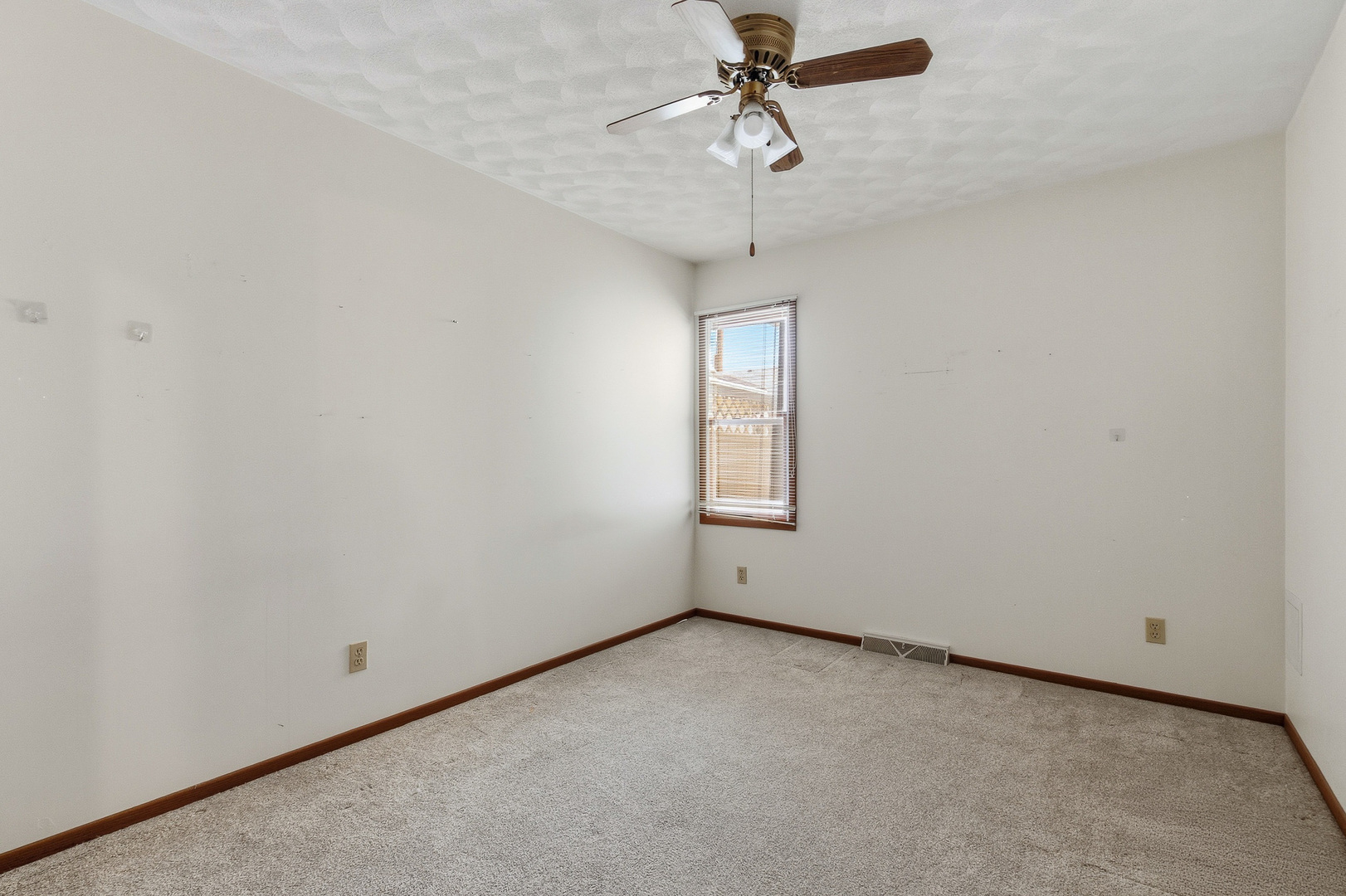 4704 9th Street, Unit 2 East Moline, IL 61244 - Photo 23 of 36