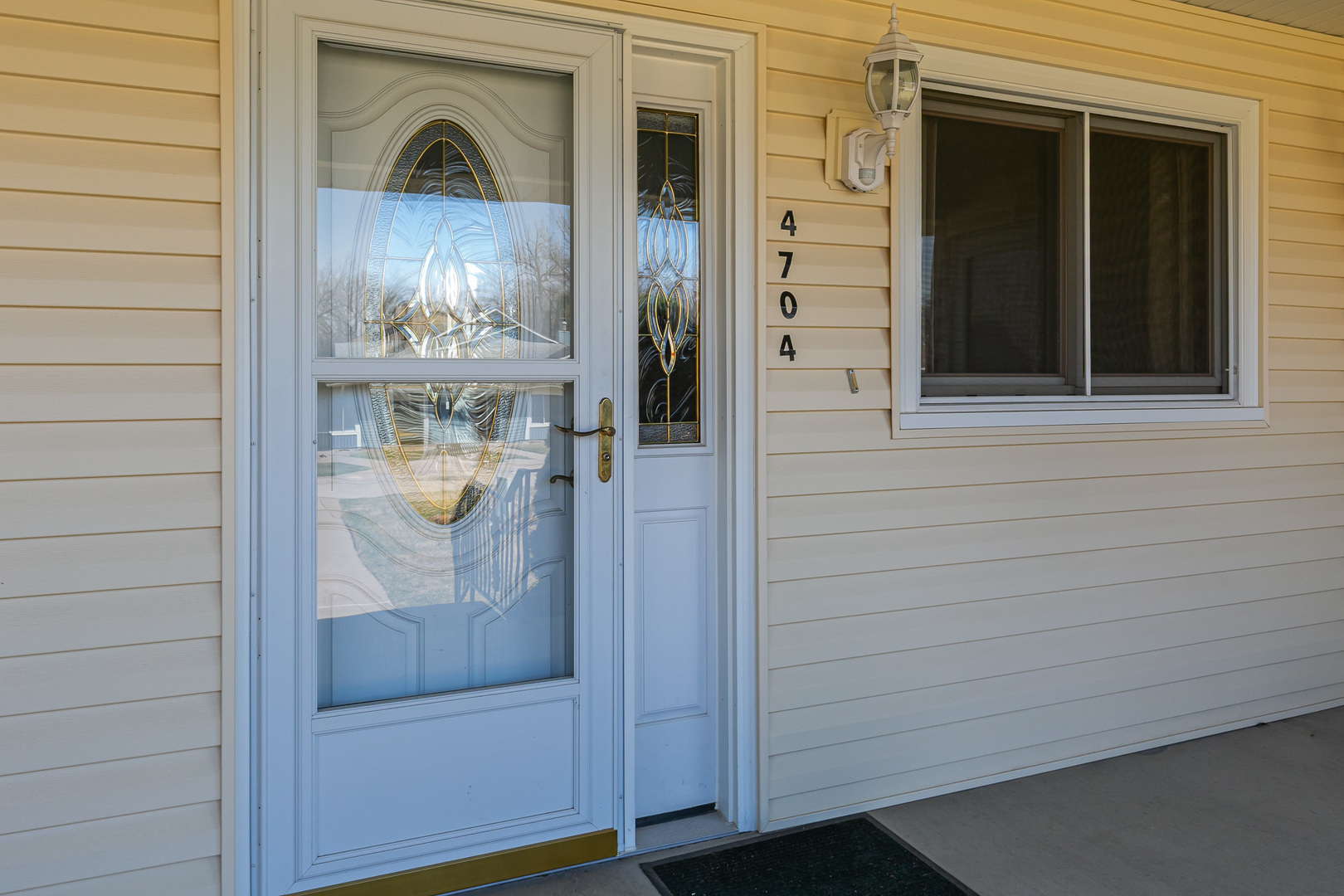 4704 9th Street, Unit 2 East Moline, IL 61244 - Photo 3 of 36