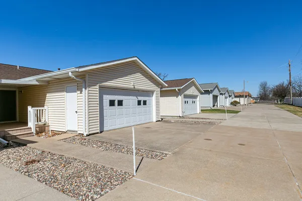 $179,900 | 4704 9th Street, Unit 2, East Moline, IL 61244