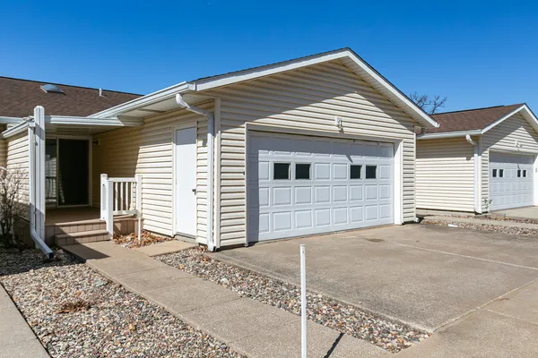 $179,900 | 4704 9th Street, Unit 2, East Moline, IL 61244