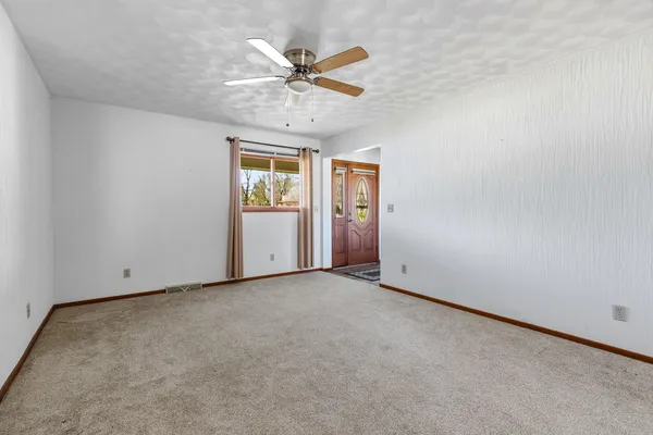 $179,900 | 4704 9th Street, Unit 2, East Moline, IL 61244