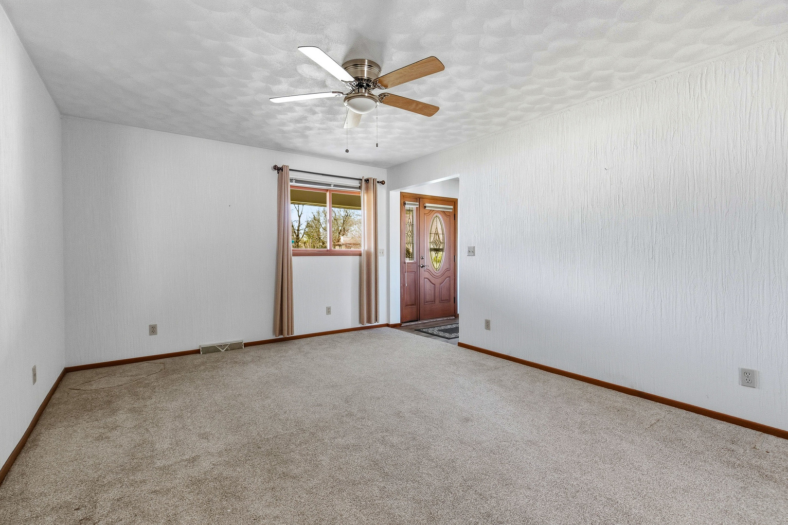 4704 9th Street, Unit 2 East Moline, IL 61244 - Photo 5 of 36