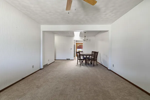 $179,900 | 4704 9th Street, Unit 2, East Moline, IL 61244