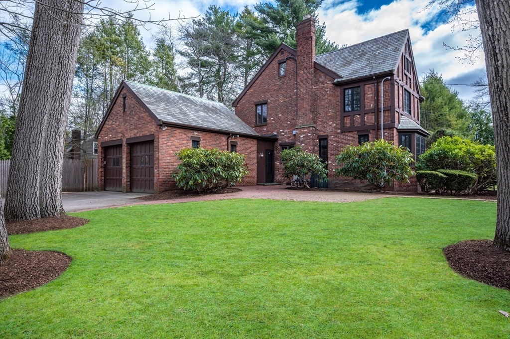 81 Brackett Road Newton, MA 02458 - Photo 2 of 40