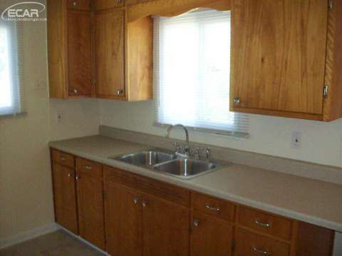 6051 East Pierson Road Flint, MI 48506 - Photo 8 of 16 20441247-7.JPG