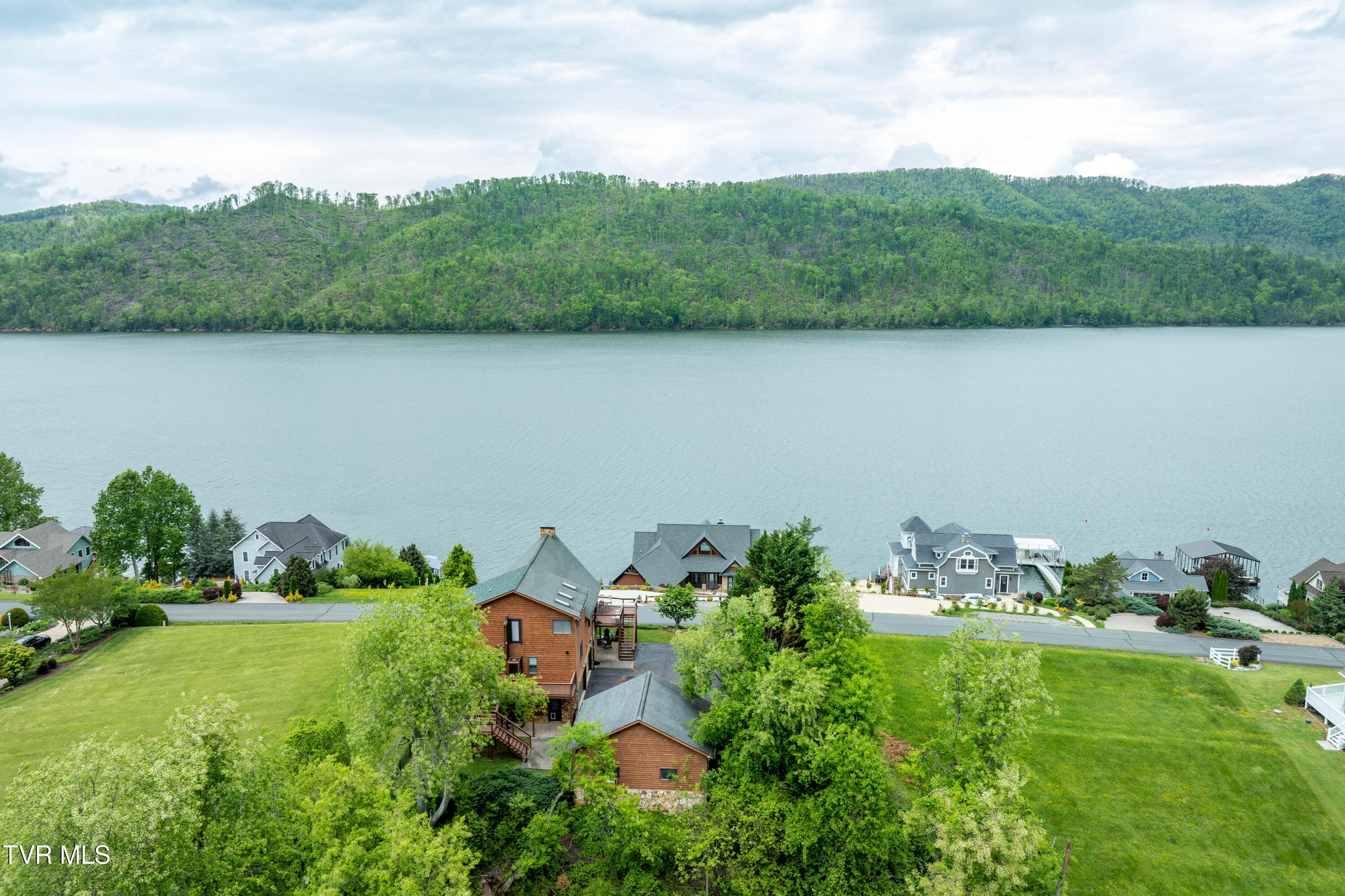 589 Harbor Point Road Butler, TN 37640 - Photo 36 of 64 598 Harbor Point Rd (12 of 89)
