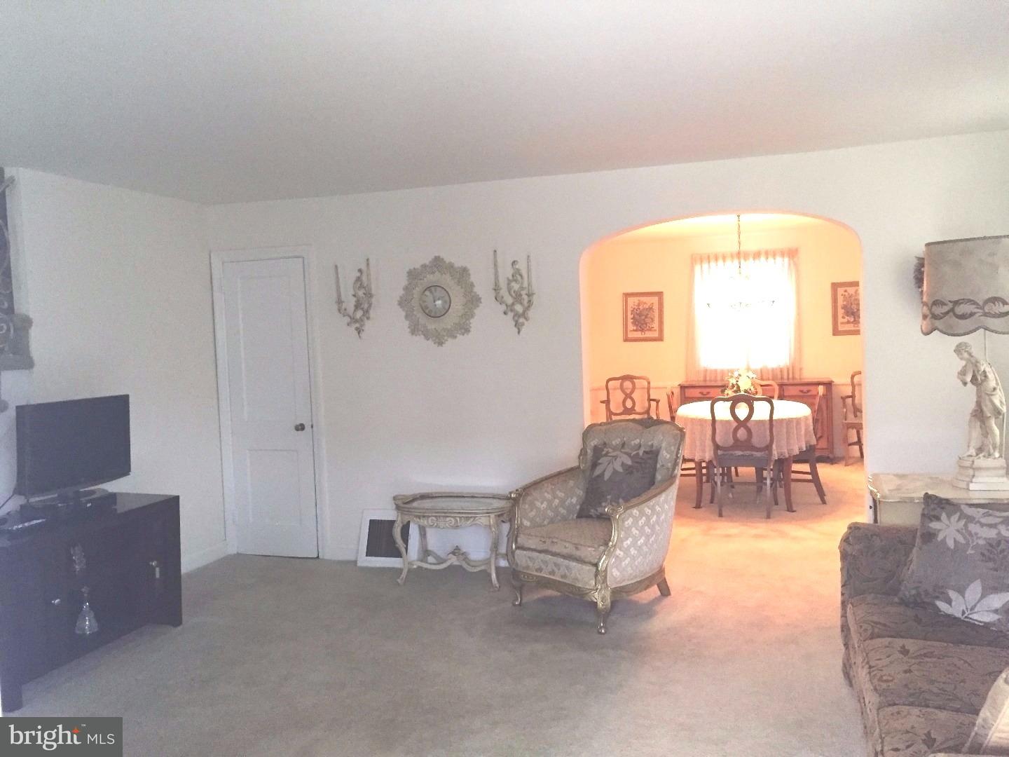 815 Laurel Road Yeadon, PA 19050 - Photo 3 of 21 Living Room