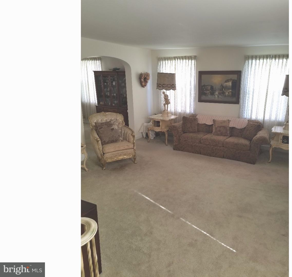 815 Laurel Road Yeadon, PA 19050 - Photo 4 of 21 Living Room