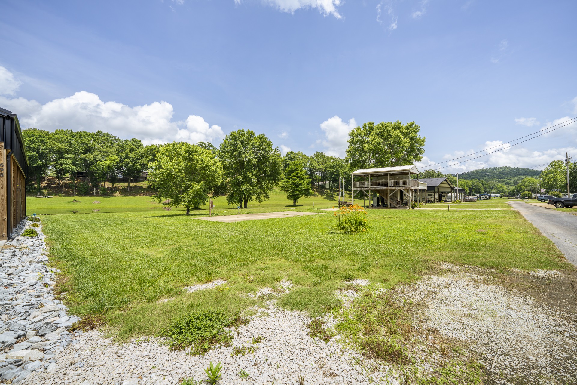 694 River Road Clifton, TN 38425 - Photo 17 of 26