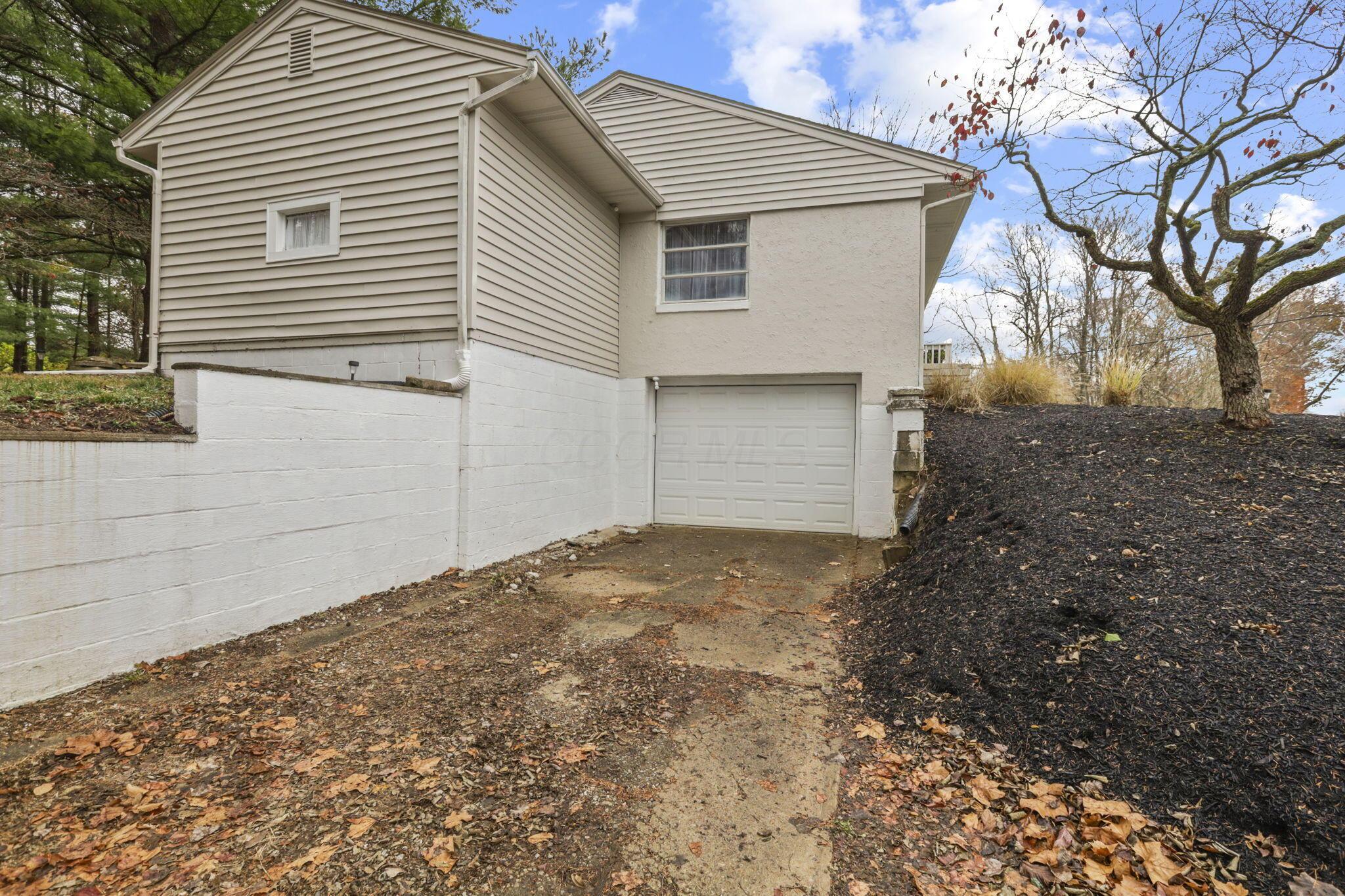 1499 Stringtown Road Northeast Lancaster, OH 43130 - Photo 29 of 48 Garage Exterior