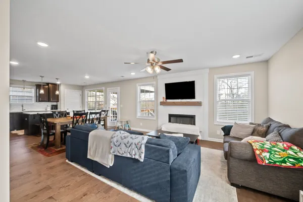 $2,300 | 1084 Barnhill Road, Clarksville, TN 37043
