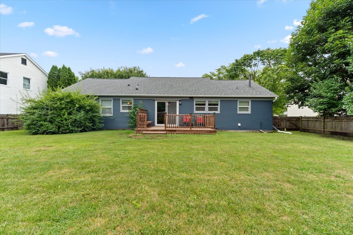 1011 Aspen Drive Buffalo Grove, IL 60089 - Photo 18 of 19 a front view of a house with garden