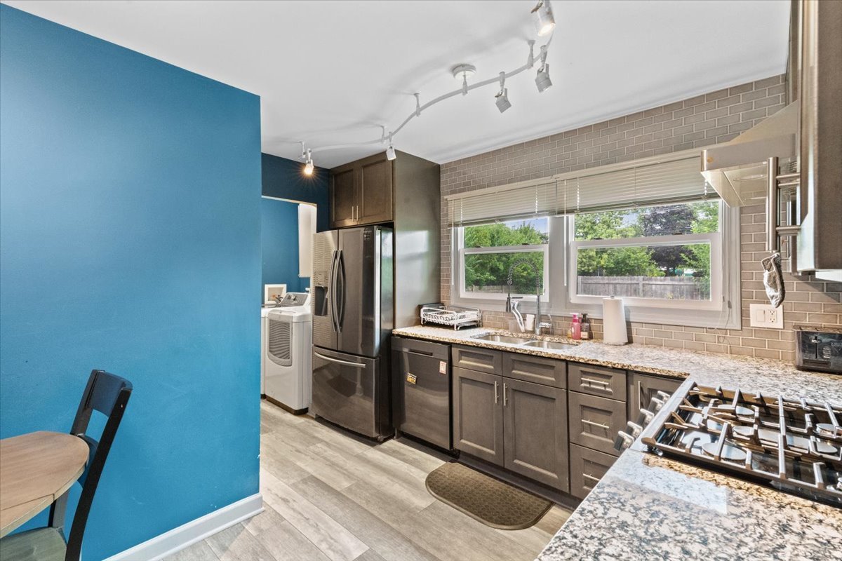 1011 Aspen Drive Buffalo Grove, IL 60089 - Photo 6 of 19 a kitchen with stainless steel appliances a sink stove and refrigerator