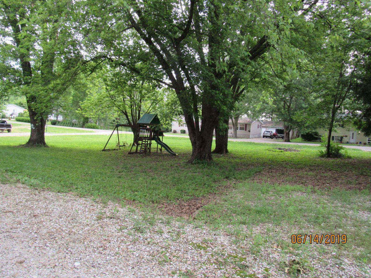 323 Sycamore Street Payson, IL 62360 - Photo 2 of 9 Gallery Image 2