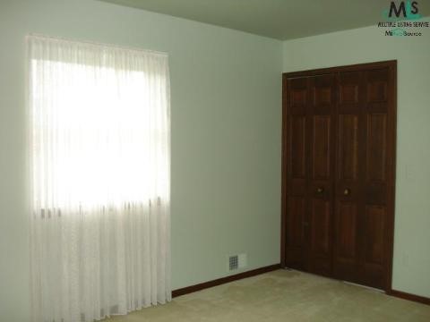 15184 Raphael Terrace Warren, MI 48088 - Photo 7 of 11 372590-6.JPG