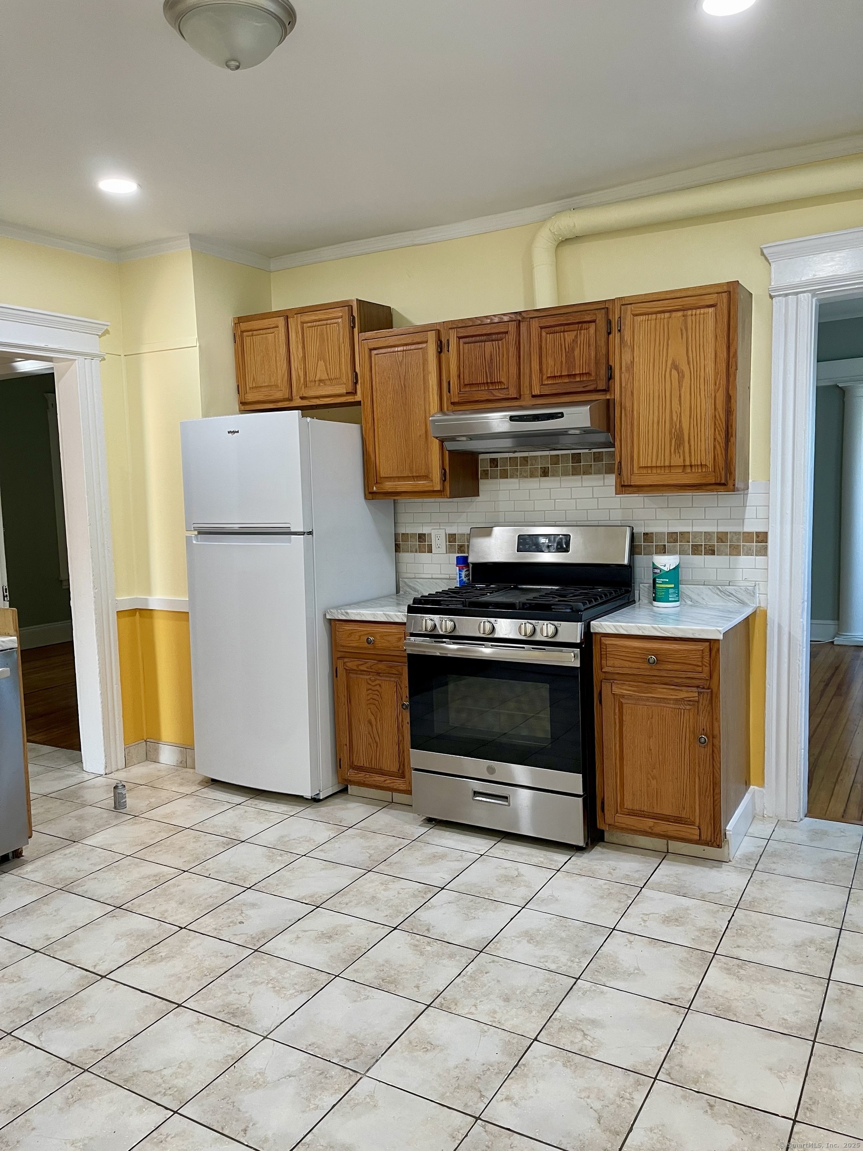 115 Oak Street, Unit 1 Bridgeport, CT 06604 - Photo 17 of 19 a kitchen with a stove a sink and a refrigerator