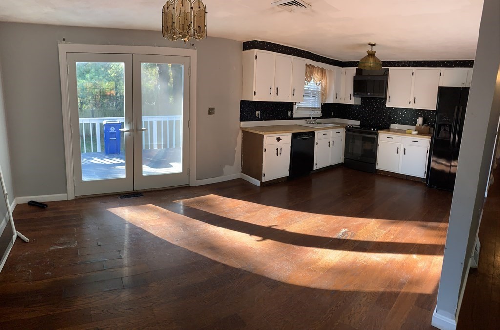 22 Oakdale Road North Reading, MA 01864 - Photo 3 of 10 Gallery Image 3