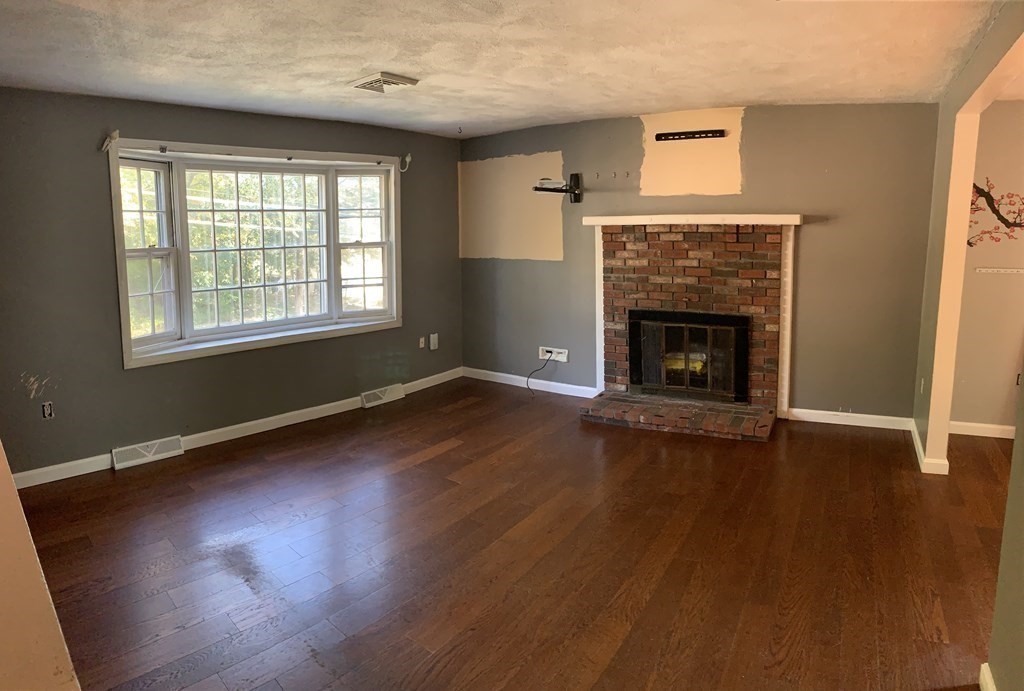 22 Oakdale Road North Reading, MA 01864 - Photo 4 of 10 Gallery Image 4
