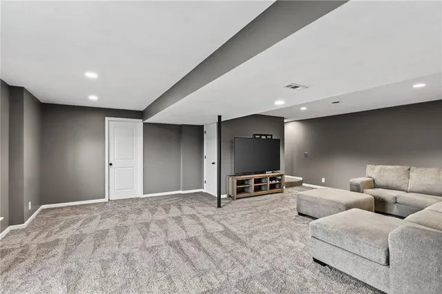 $350,000 | 800 East 14th Street, Kearney, MO 64060