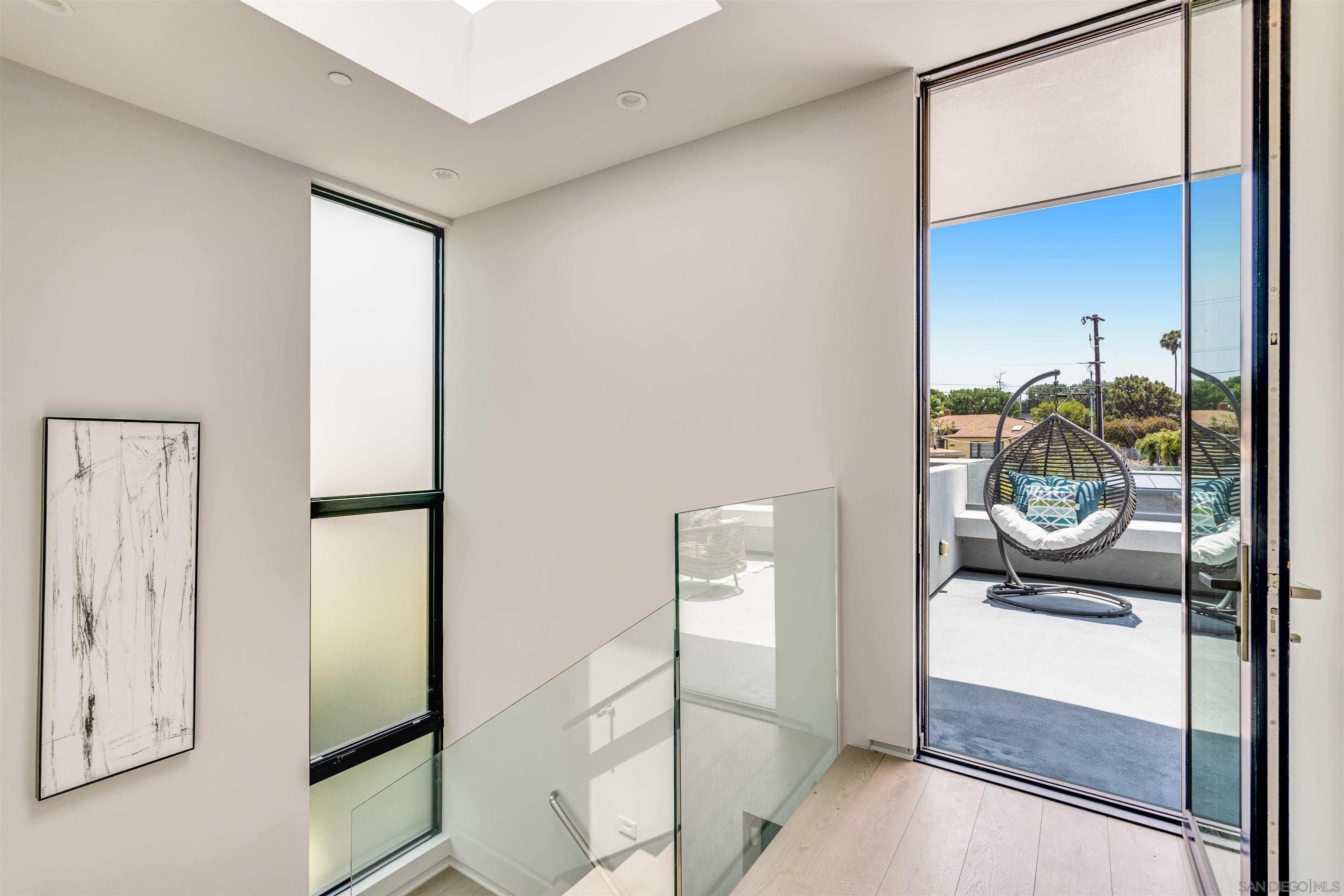 320 11th Street Del Mar, CA 92014 - Photo 16 of 45 a picture of a hallway