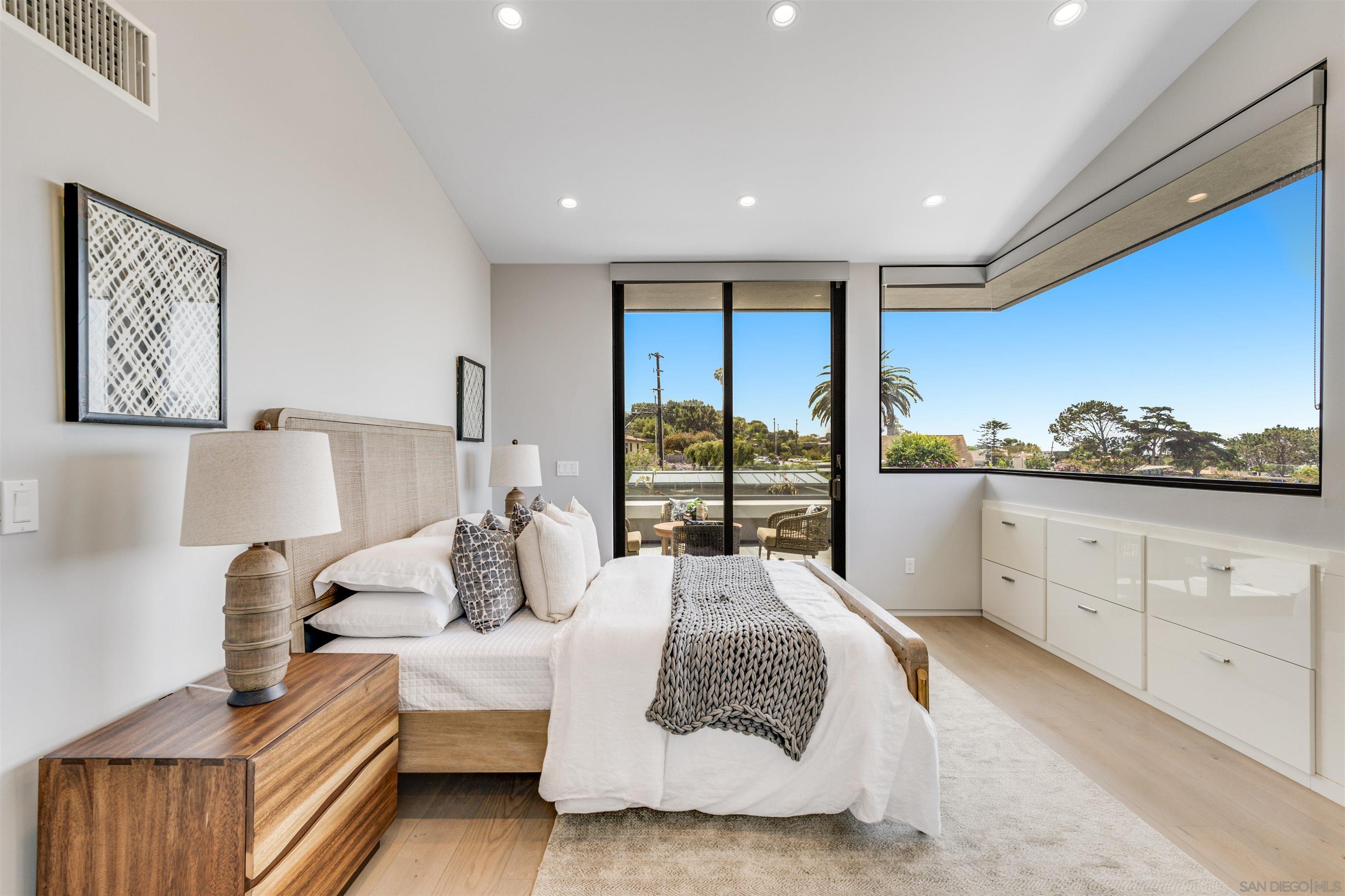 320 11th Street Del Mar, CA 92014 - Photo 20 of 45 a living room with furniture and large window