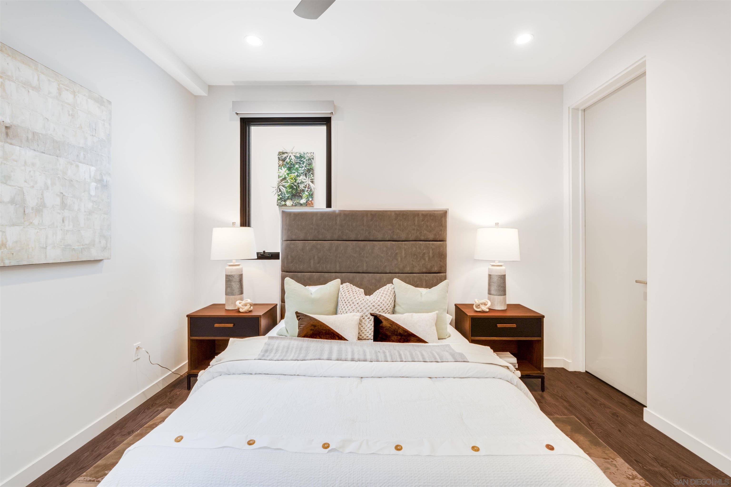 320 11th Street Del Mar, CA 92014 - Photo 39 of 45 a bed room with a bed and a night stand