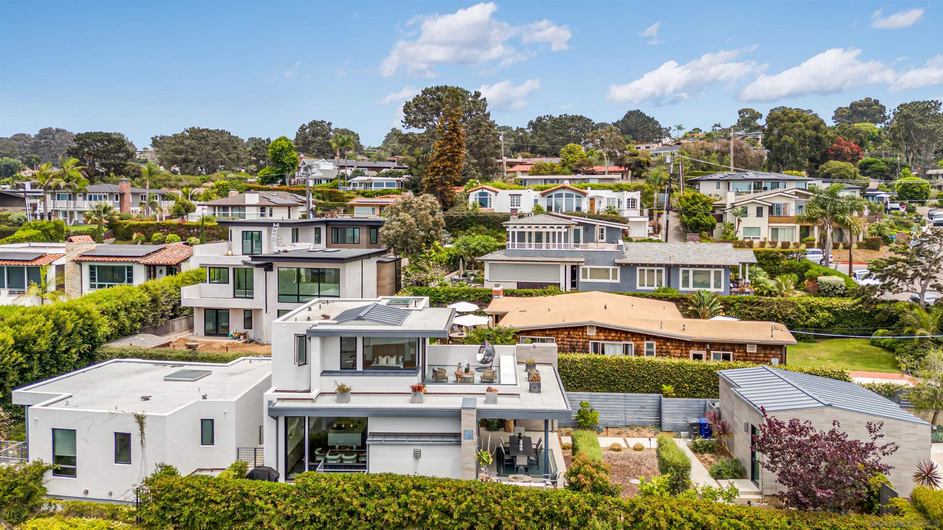 320 11th Street Del Mar, CA 92014 - Photo 6 of 45 a view of a building with a garden