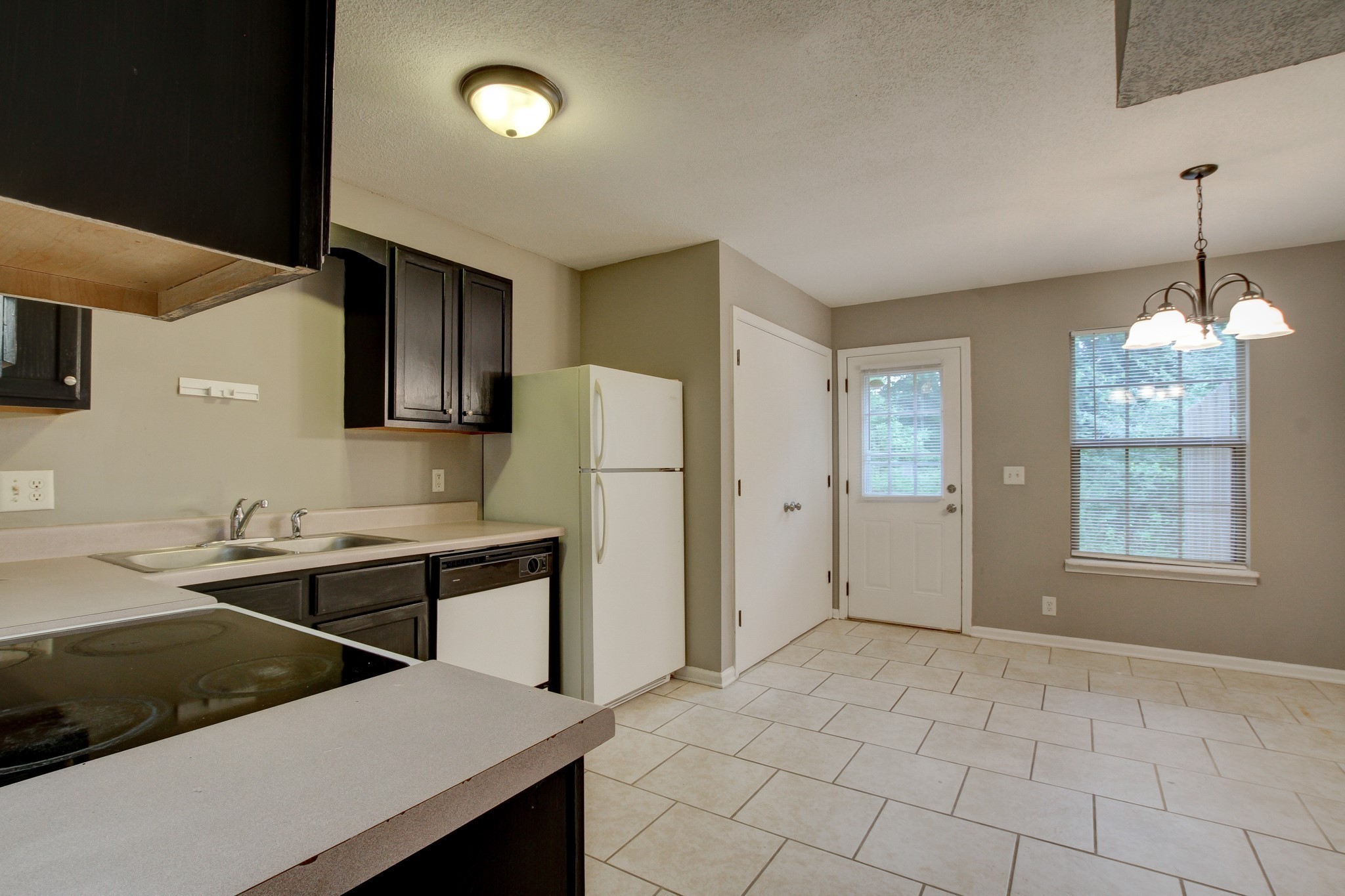 116 Hickory Trace Road, Unit 2 Clarksville, TN 37040 - Photo 4 of 16 Gallery Image 4