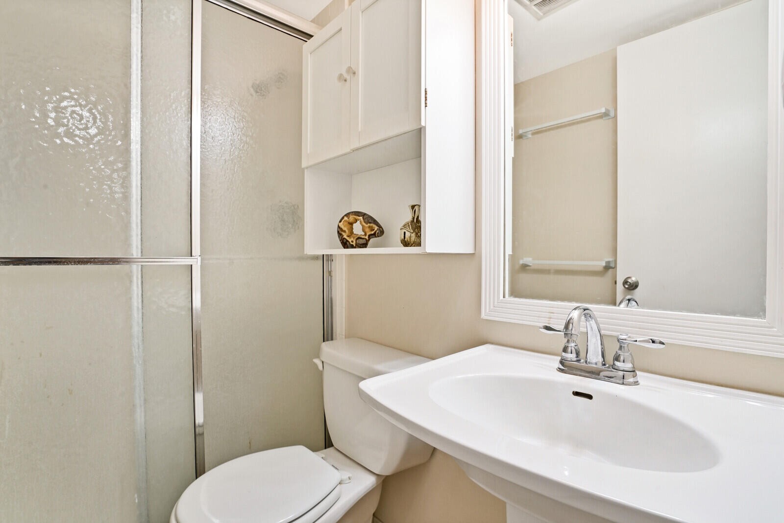1100 Surf Road, Unit 106 Singer Island, FL 33404 - Photo 14 of 39 2nd bathroom