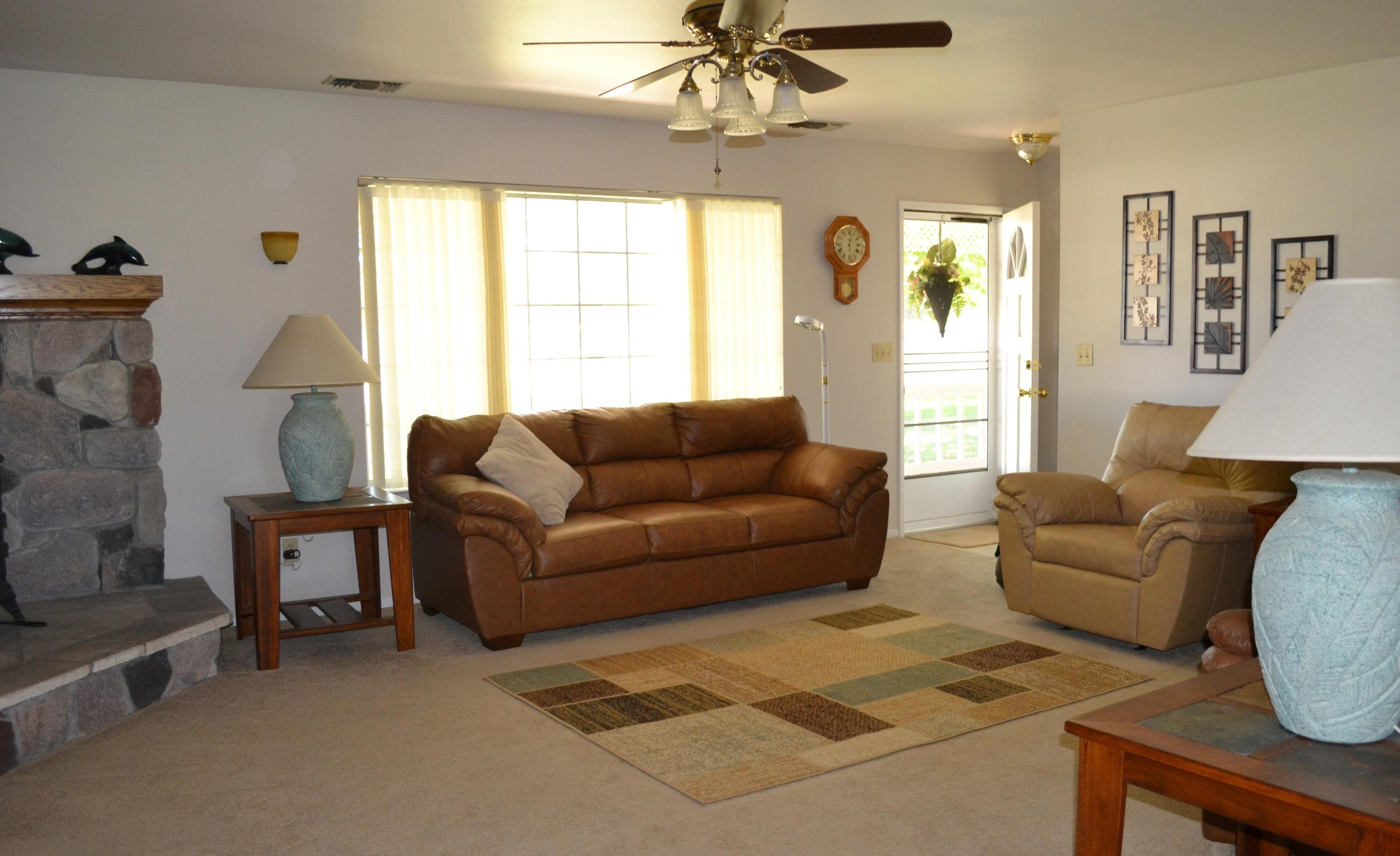 8634 Deschutes Road Palo Cedro, CA 96073 - Photo 7 of 24 Living room