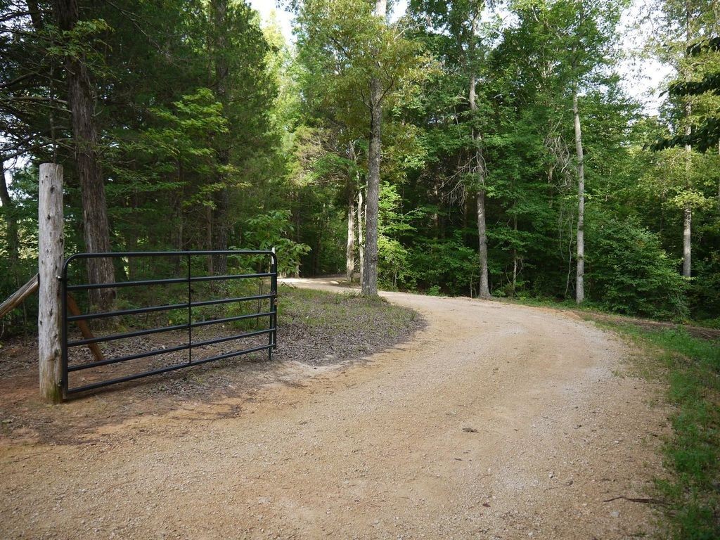2350 Evanstown Road Parsons, TN 38363 - Photo 1 of 34 Gallery Image 1